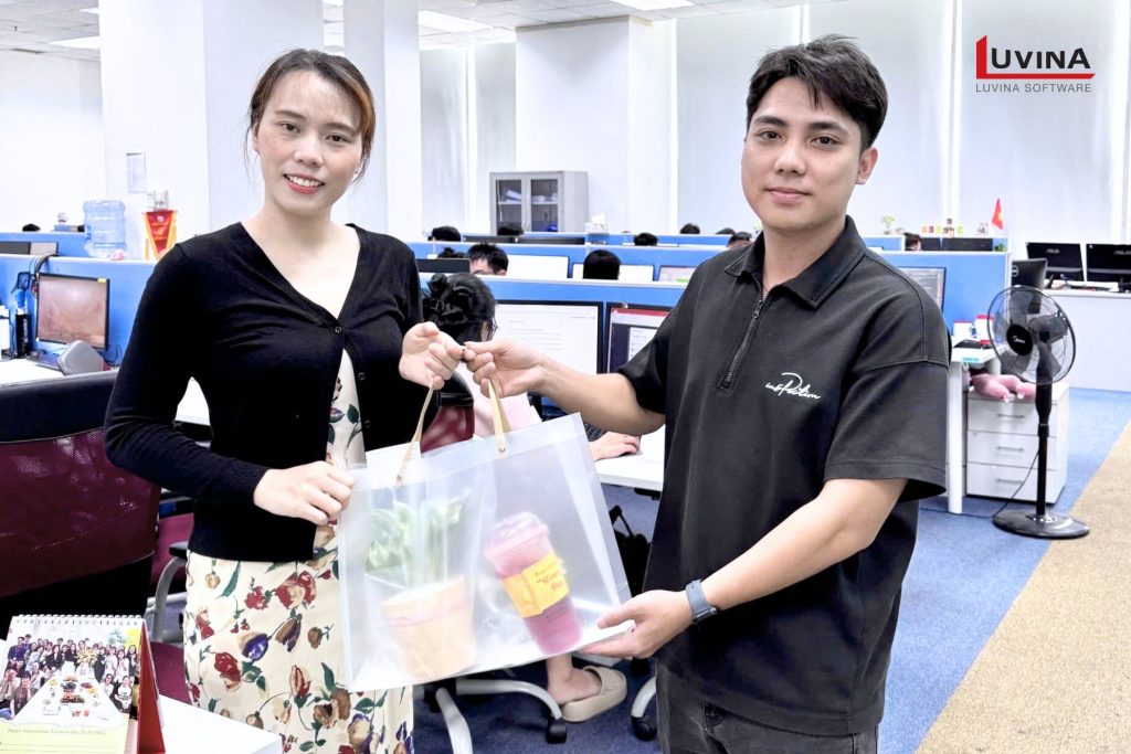 luvina software gifts female staffs vietnamese women day 2025