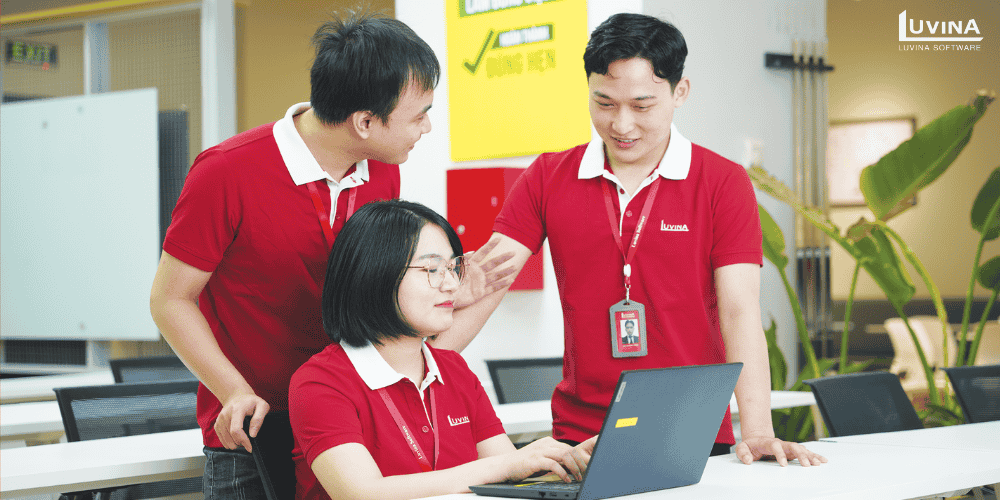 【完全ガイド】Eコマース向けAIパーソナライゼーションとは?おすすめツール5選と選び方を徹底解説 3 luvina solutions empowering your ai ecommerce strategy