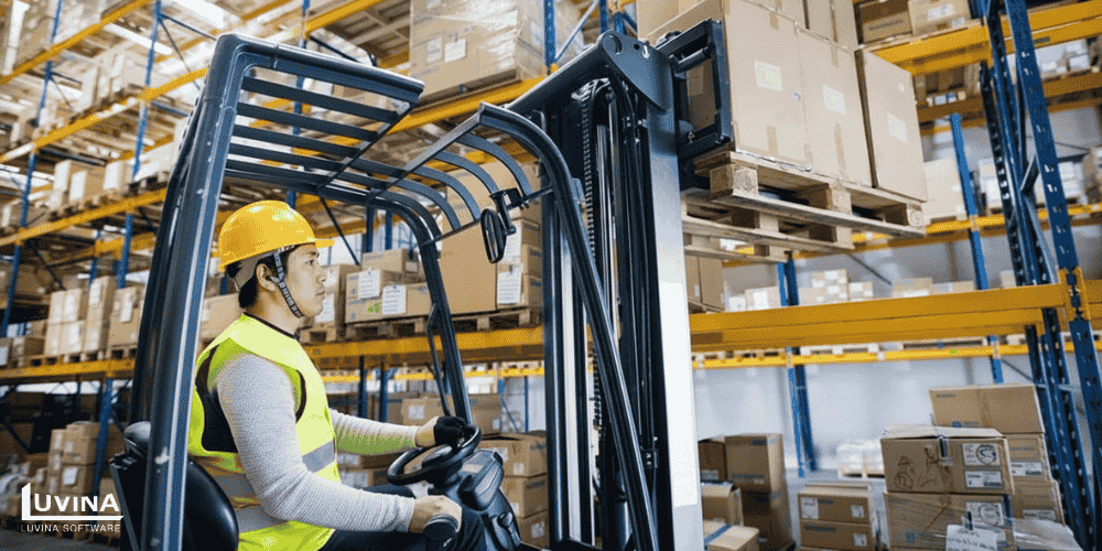 物流・サプライチェーンにおけるIoT活用|導入メリットと活用事例を解説 2 managing warehouse goods is easier with iot sensor