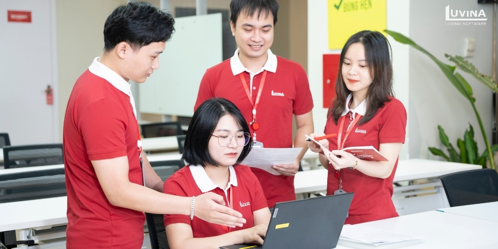 Salesforceテスト・QAサービスとは?サービス内容・プロセスを解説 2 luvina softwares expert team handling multifaceted salesforce testing